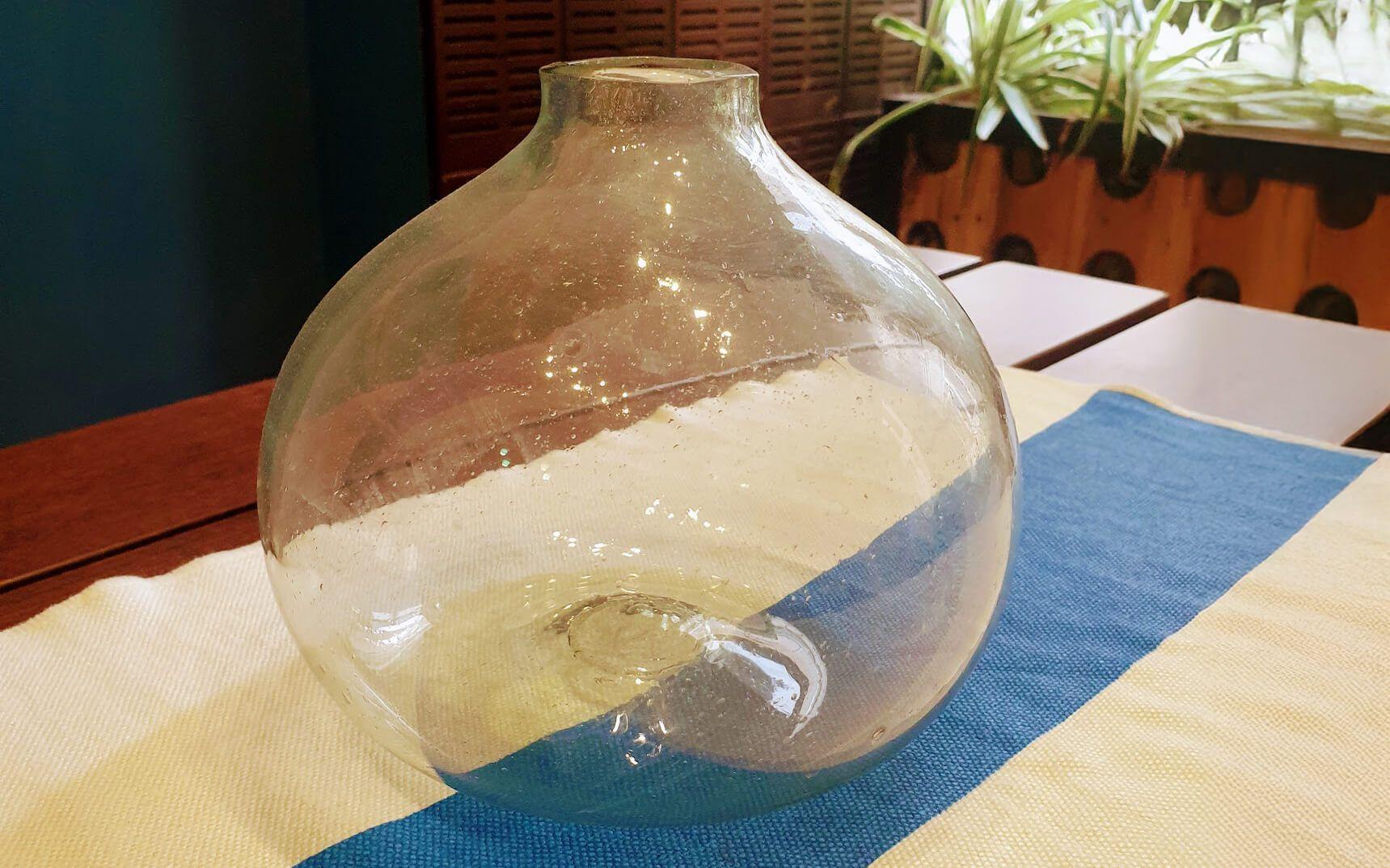 مزهرية مصنوعة من الزجاج المعاد تدويره
المصدر: زياد أبي شاكر