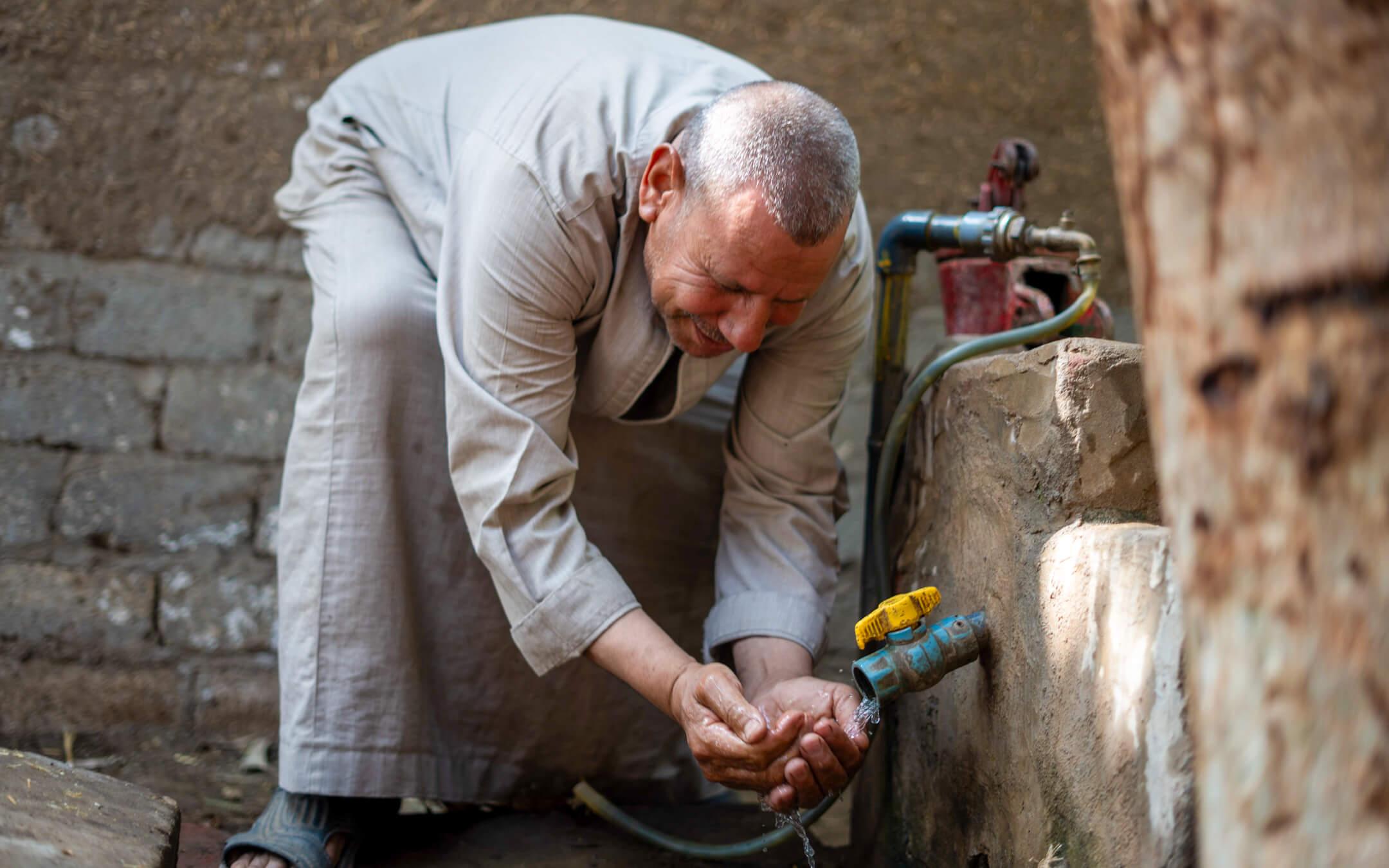 من المهم توعية المجتمع حول أهمية استخدام المياه المالحة والتقنيات المستدامة للحفاظ علي الموارد المائية العذبة 
تصوير: كرولس مجدي