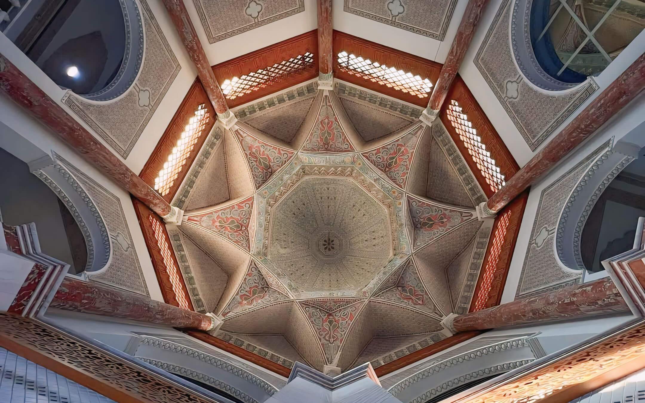  متحف البصرة الحضاري متحف أثري يقع في جنوب العراق، يتميز بجمال تصميمه المعماري.
المصدر : حسين علي عبدالله