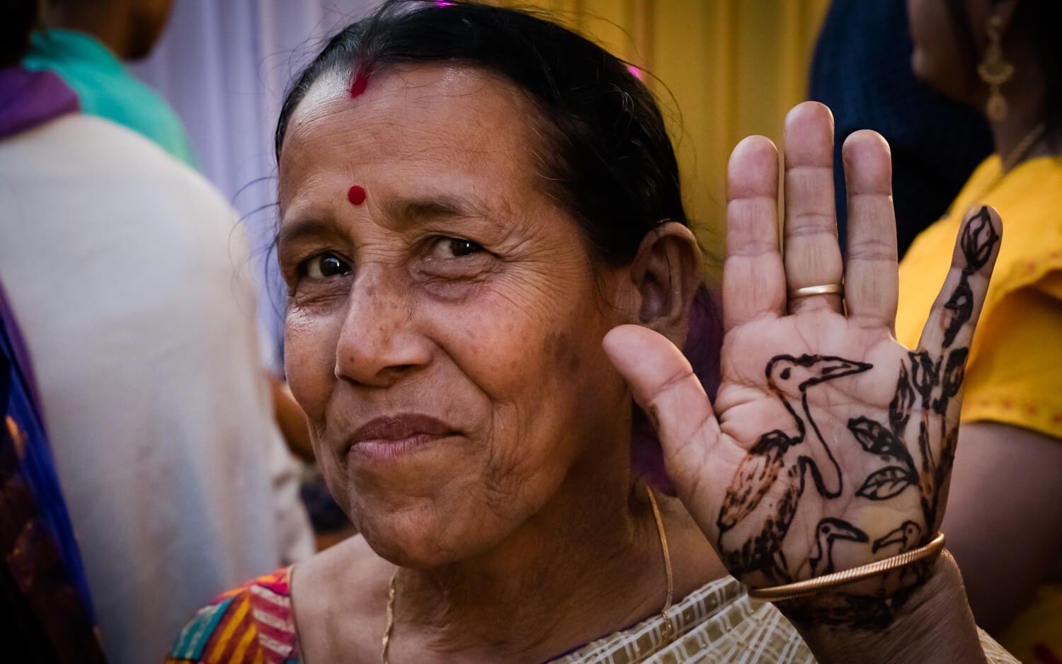 Purnima provided fashion training to local weavers, encouraging them to incorporate stork motifs into traditional textiles, creating popular products that found immediate market appeal.
Photo: The Hargila Army