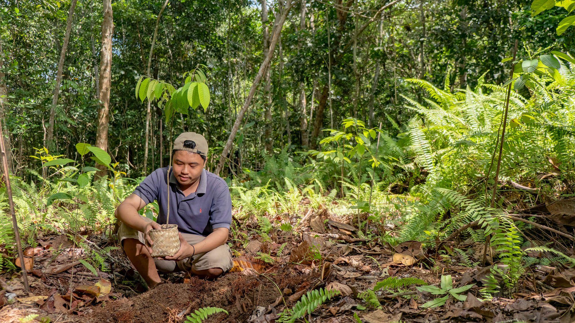 ASRI is a one-of-its-kind clinic that allows patients to pay for medical treatment with tree seedlings, manure, handicrafts and even labour.
Photo: Alam Sehat Lestari