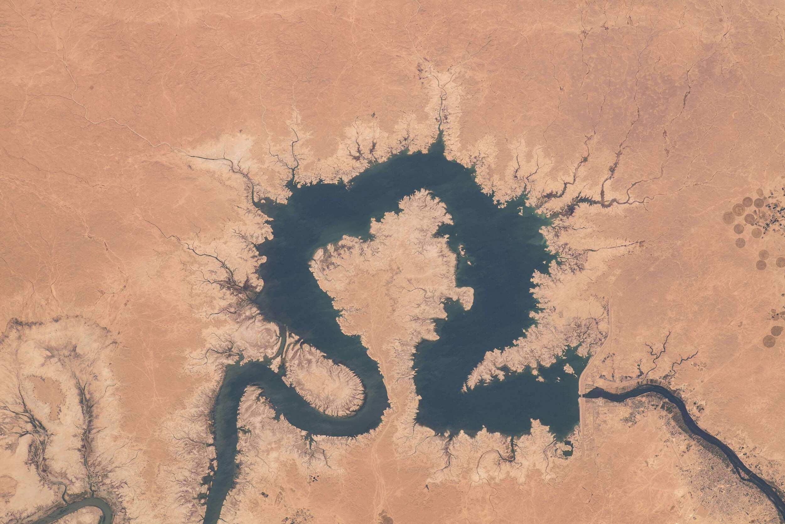 المصور: رائد الفضاء سلطان النيادي. الموقع: محطة الفضاء الدولية