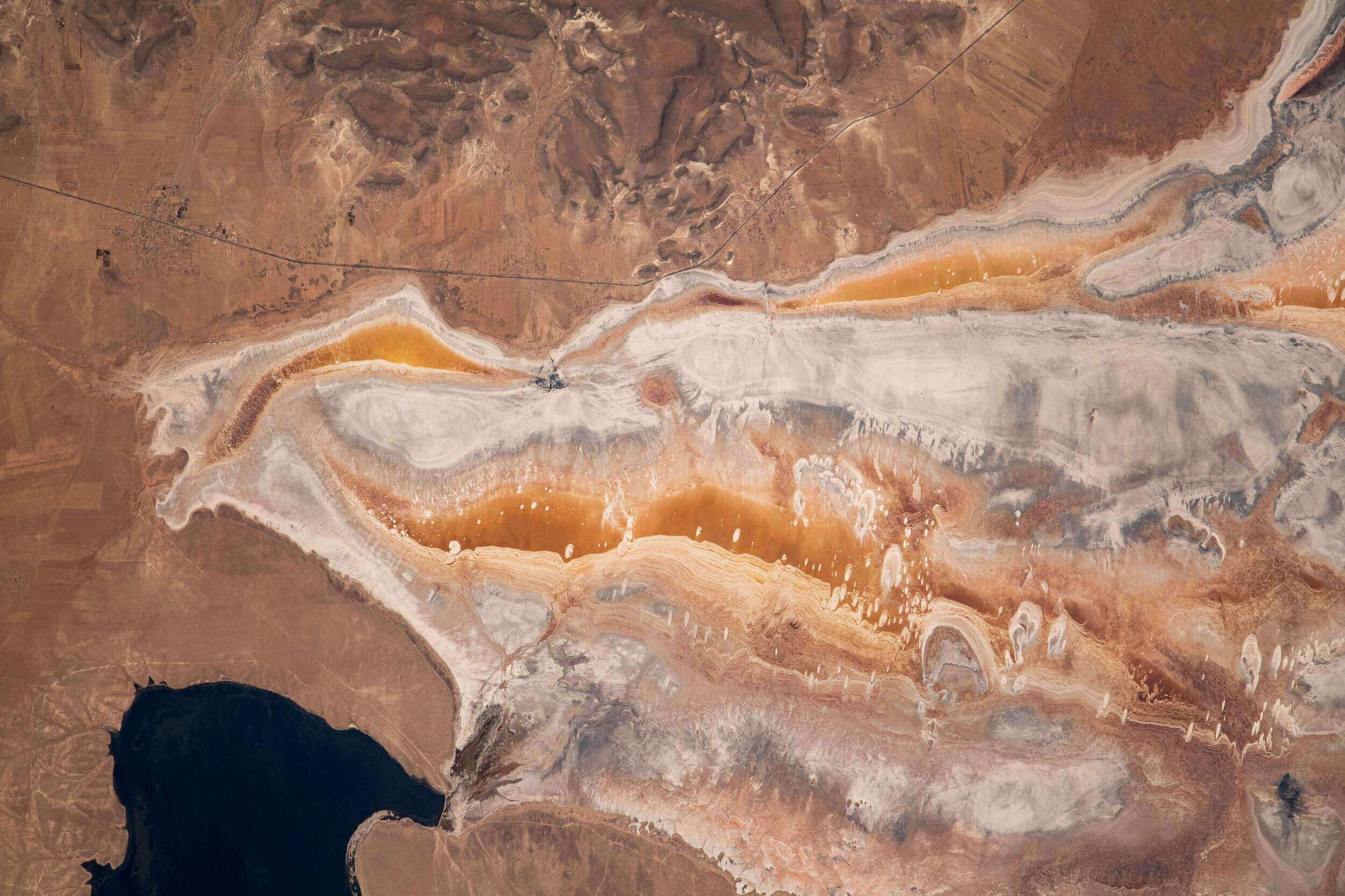 المصور: رائد الفضاء سلطان النيادي. الموقع: محطة الفضاء الدولية