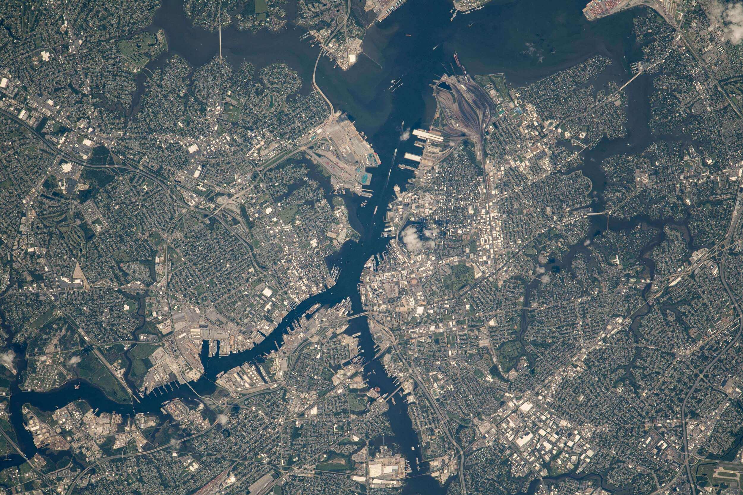 المصور: رائد الفضاء سلطان النيادي. الموقع: محطة الفضاء الدولية